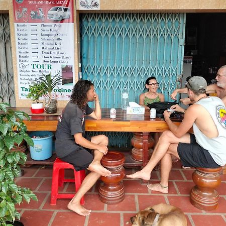 Dolphin Home Stay New Kratie Exteriör bild