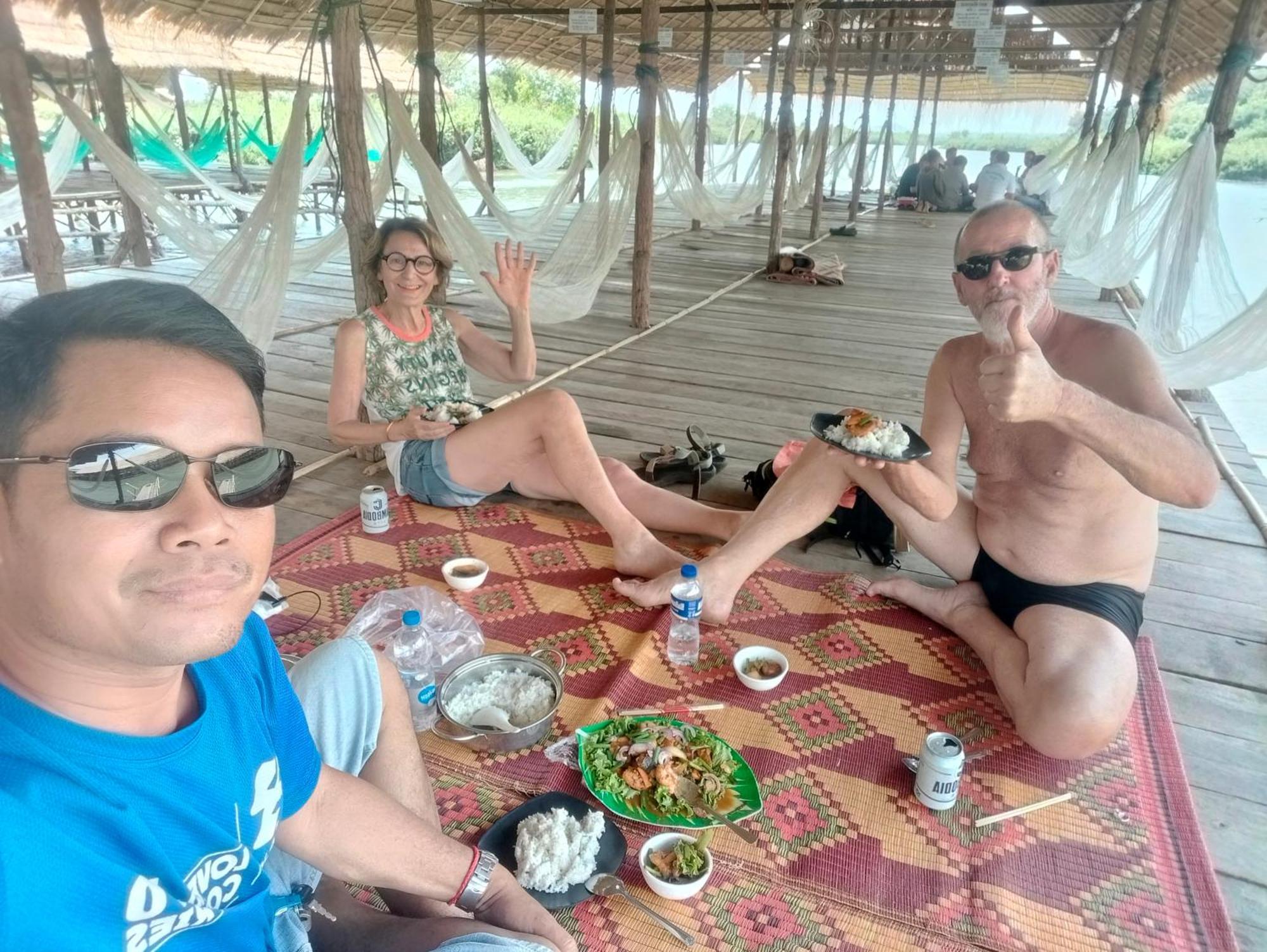Dolphin Home Stay New Kratie Exteriör bild